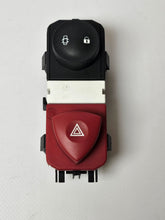Oryginalny przełącznik świateł awaryjnych Renault Scenic II 8200095493